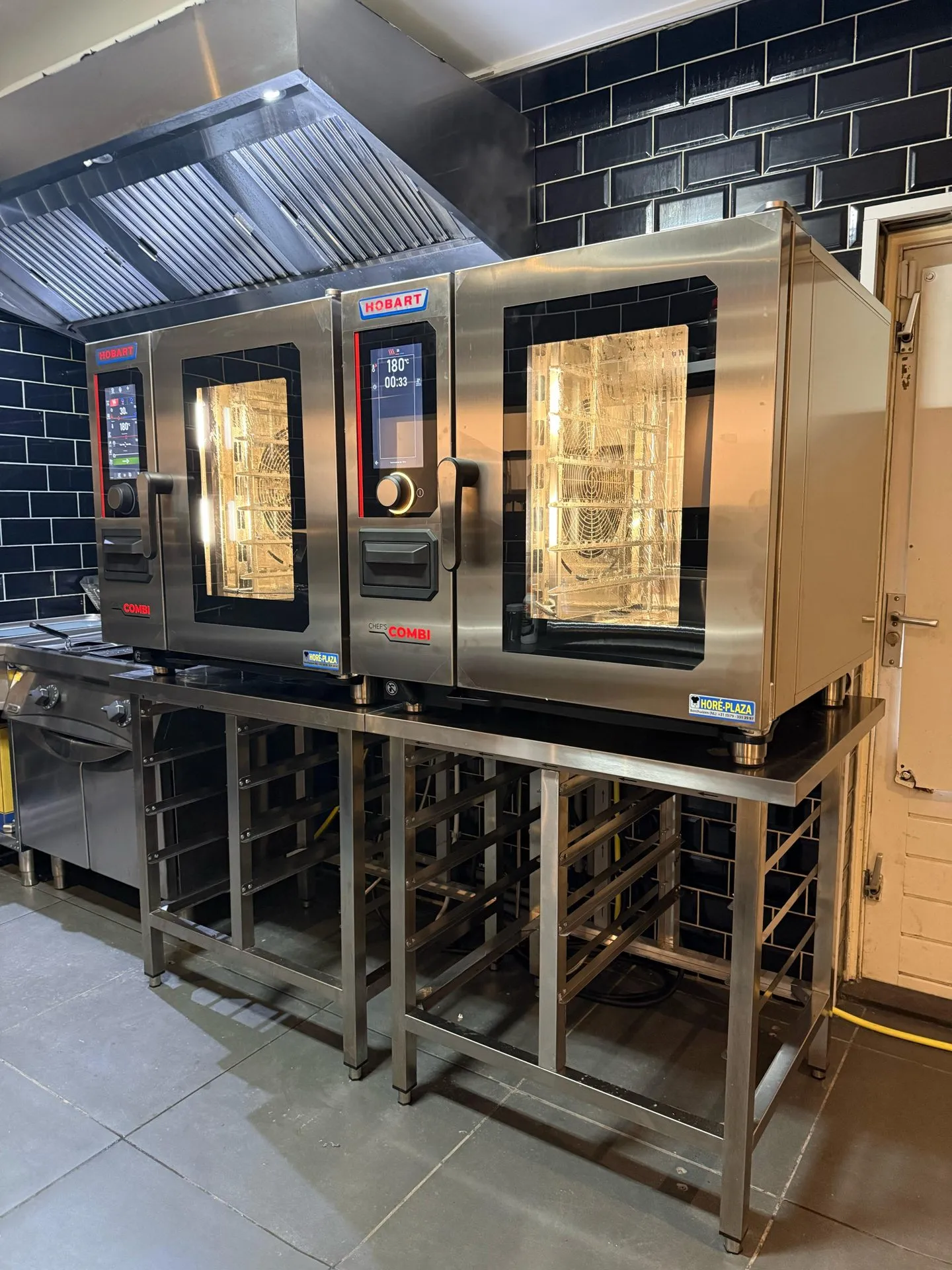 Hobart combisteamers geïnstalleerd door Horé-Plaza bij Wings 'n Things in Rotterdam
