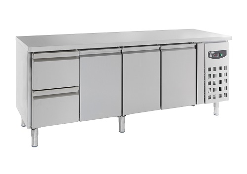 Combisteel Koelwerkbank 553 liter met 3 deuren en 2 laden - Standard Line